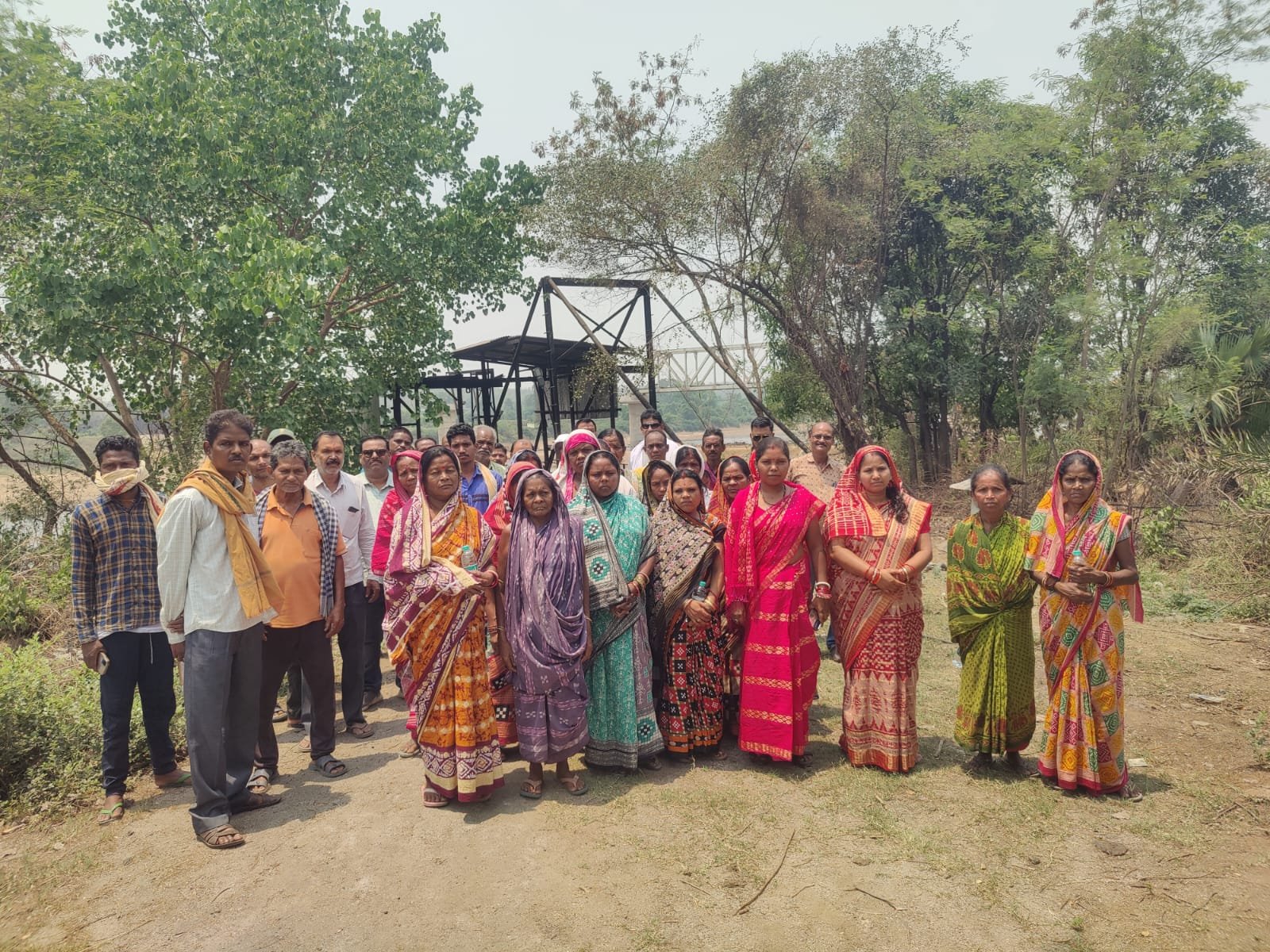 Protest Erupts Over Alleged Unauthorized Water Extraction by Power Plant in Jharsuguda