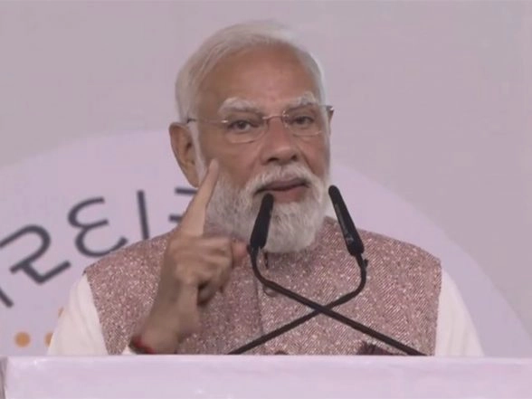 PM Modi Calls for Delay in Gold Purchases Amid West Asia Crisis, Encourages Local Consumption